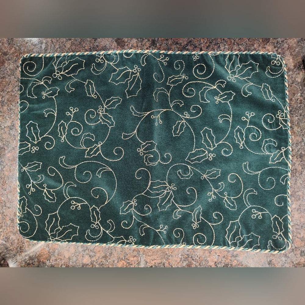 NWT Kohl's Christmas Green Placemat with Gold Trim